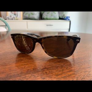 Ray-Ban New Wayfarer RB 2132.